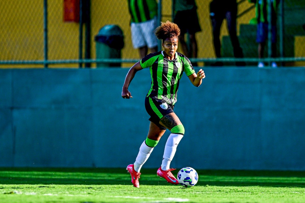 Jajá, zagueira do América (foto: Mourão Panda/América)