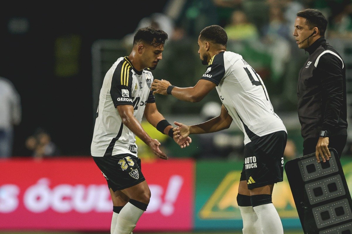 Substituição no Atlético durante o jogo com o Palmeiras pelo Campeonato Brasileiro - (foto: Pedro Souza/Atlético)