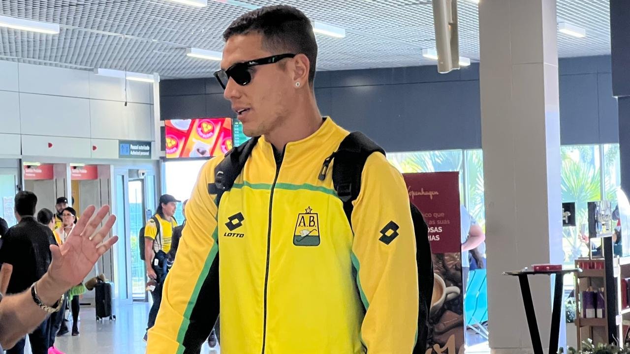 Aldair Quintana de camisa amarela do Bucaramanga (foto: Edesio Ferreira/EM/D.A Press)