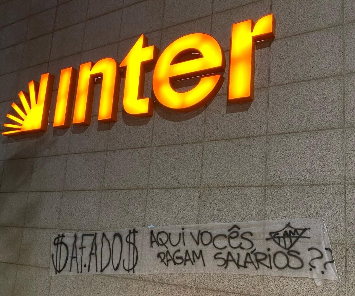 Protesto na sede do Banco Inter (foto: Reprodução)