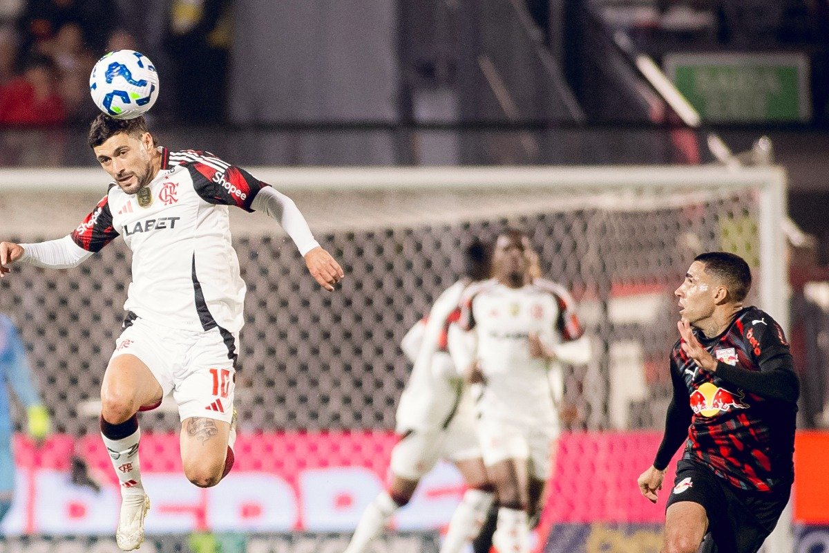 Lance do jogo entre Bragantino e Flamengo (foto: Adriano Fontes/Flamengo)