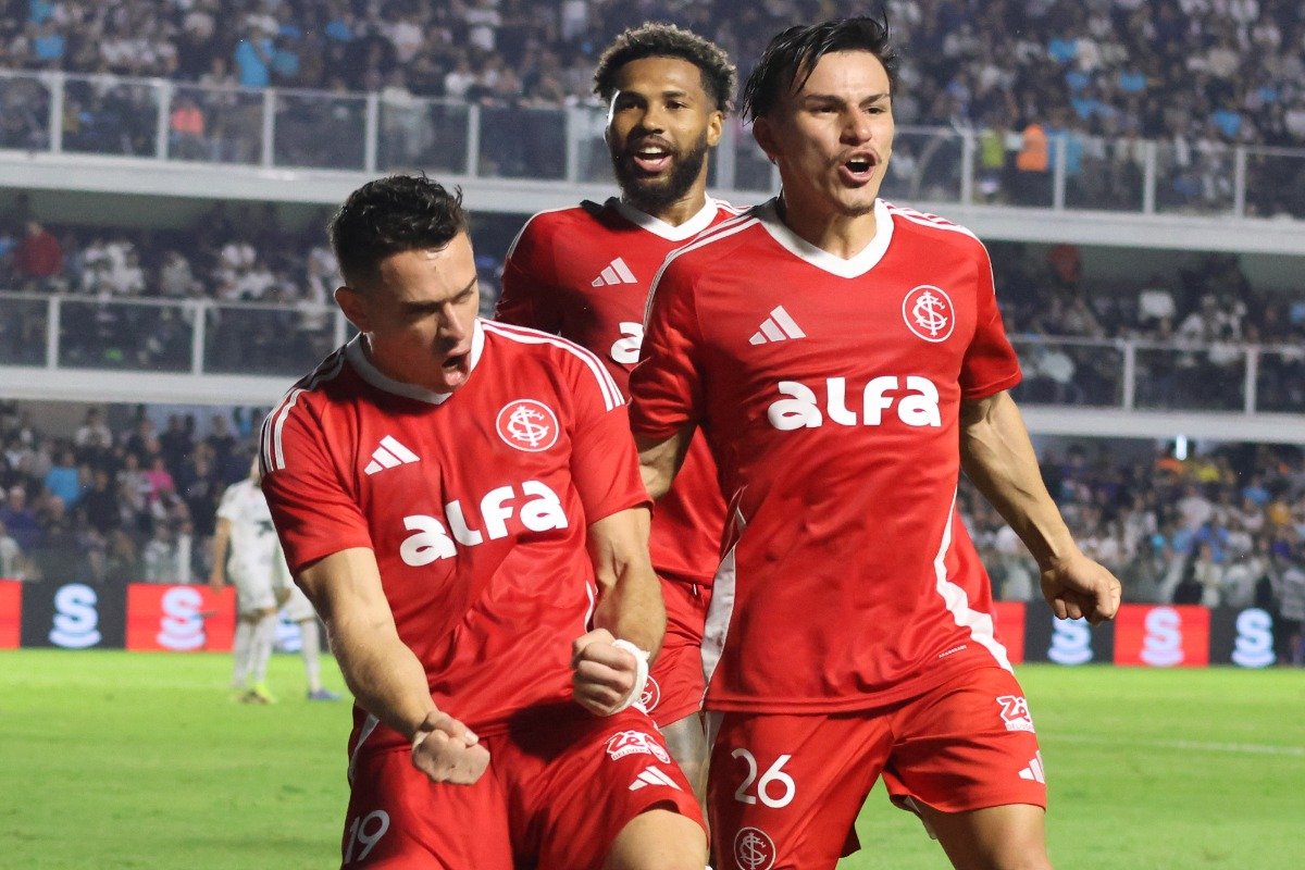 Jogadores do Internacional comemoram gol contra o Santos (foto: Ricardo Duarte/Internacional)
