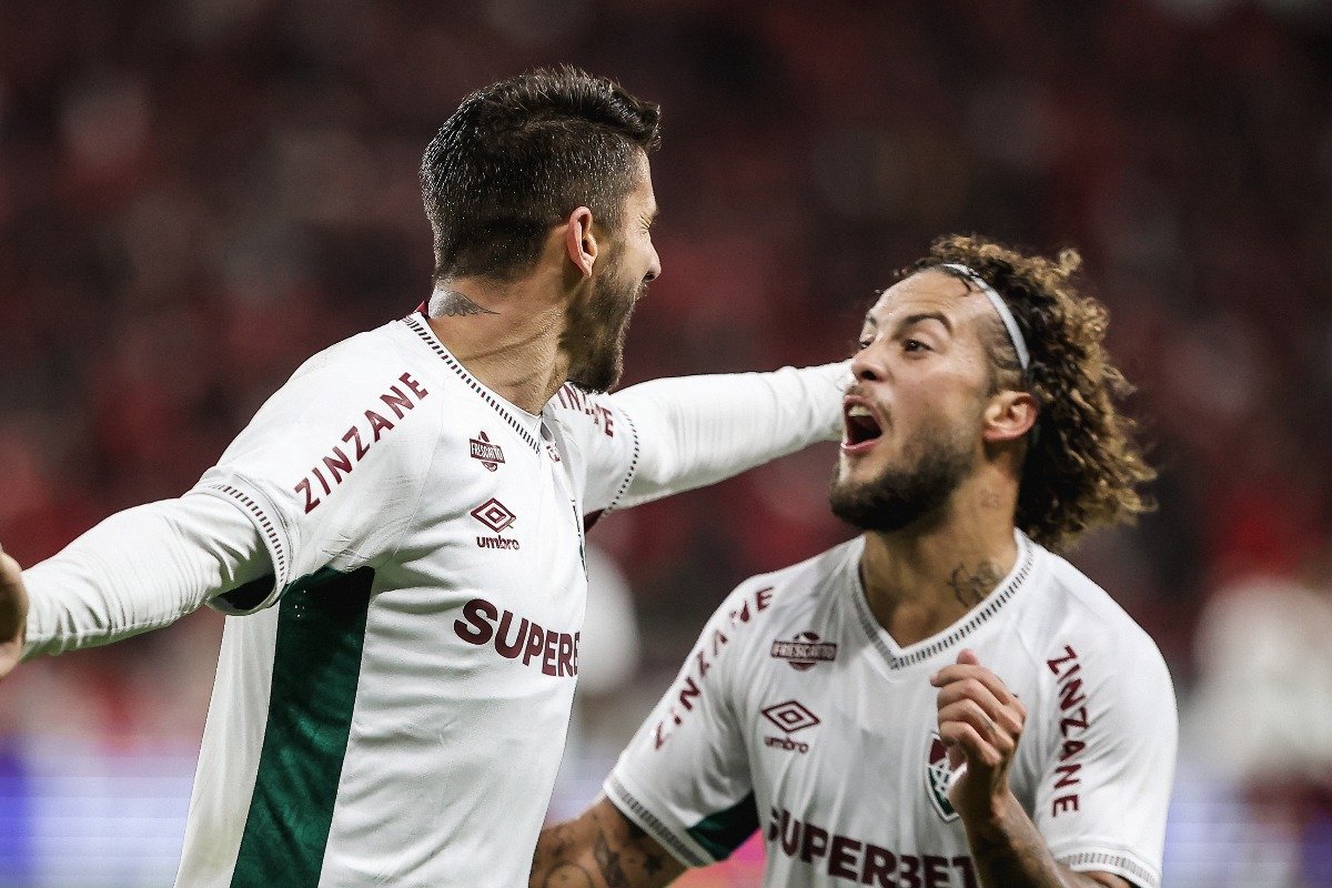Jogadores do Fluminense comemoram gol pela Copa do Brasil (foto: LUCAS MERÇON/FLUMINENSE)