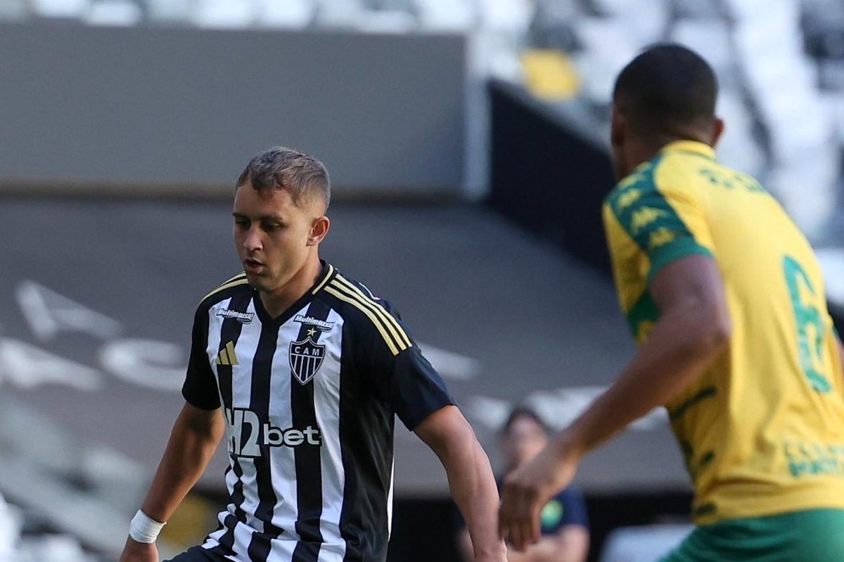 Jogadores de Atlético e Cuiabá em jogo pelo Brasileiro Sub-20 (foto: Divulgação/Atlético)