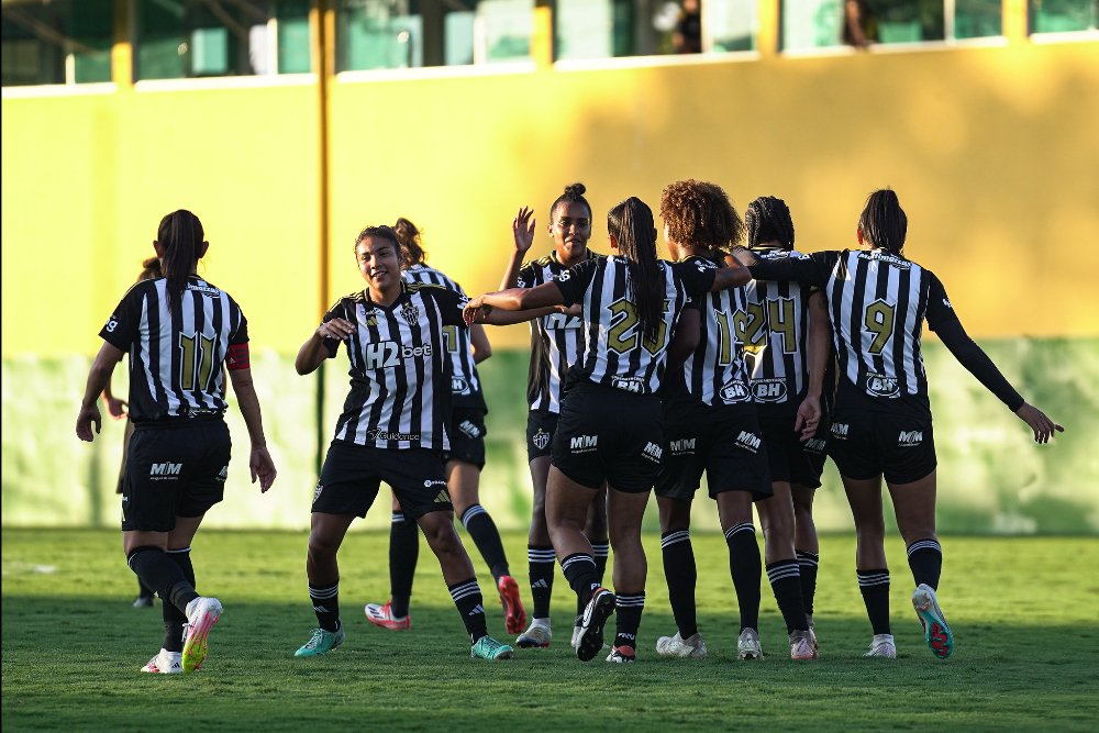 Jogadoras do Atlético comemoram gol na Copa do Brasil (foto: Pedro Click/Atlético)
