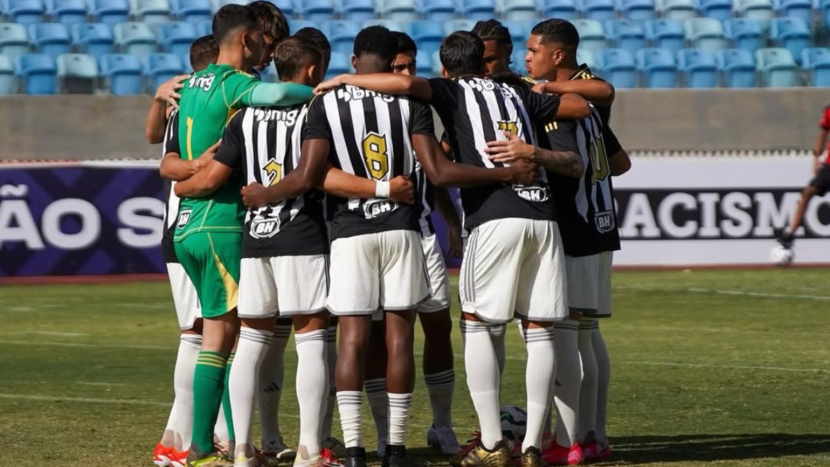 Atlético antes de enfrentar Dragão no Brasileiro Sub-20 (foto: Divulgação/Atlético)