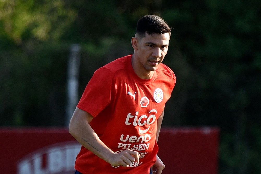 Balbuena em treino pela Seleção Paraguaia (foto: DANIEL DUARTE / AFP)