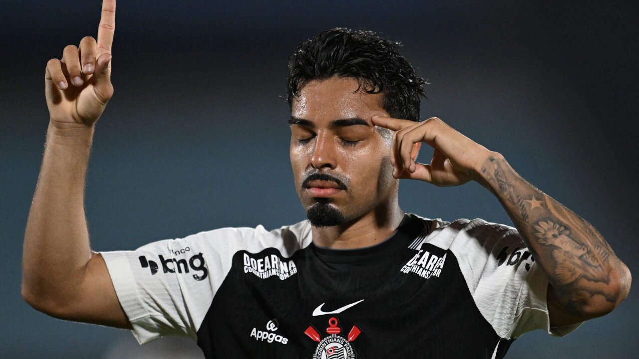 Matheus Bidu, ala do Corinthians (foto: Eitan Abrahmovic/AFP)
