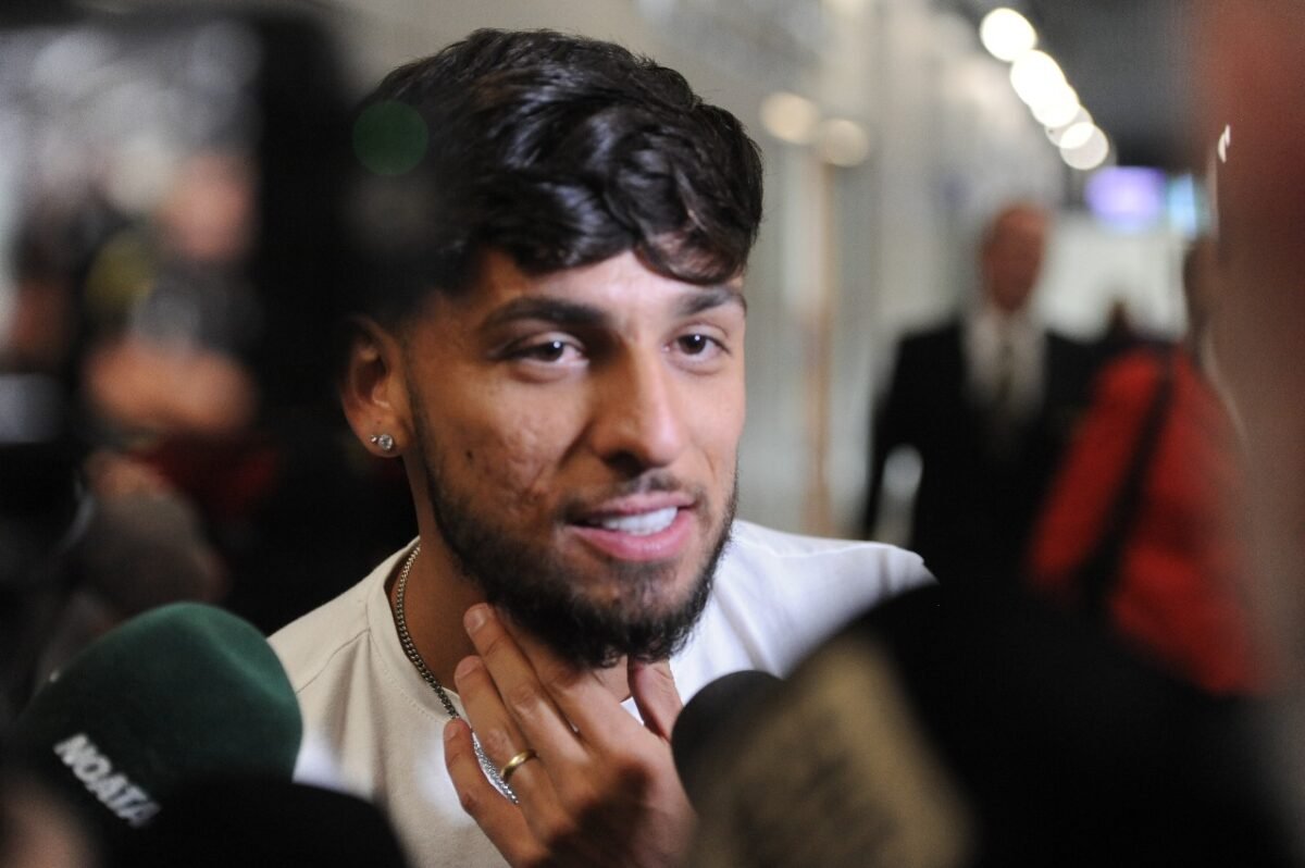 Biel, reforço do Atlético, no Aeroporto de Belo Horizonte (foto: Alexandre Guzanshe/EM/D.A Press)