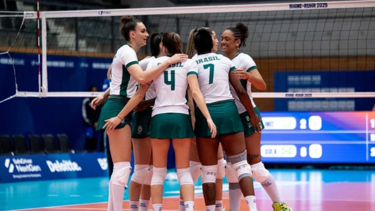 Jogadoras da Seleção Brasileira de Novos comemoram ponto na Universíade (foto: Lucas Rodrigues/Divulgação)