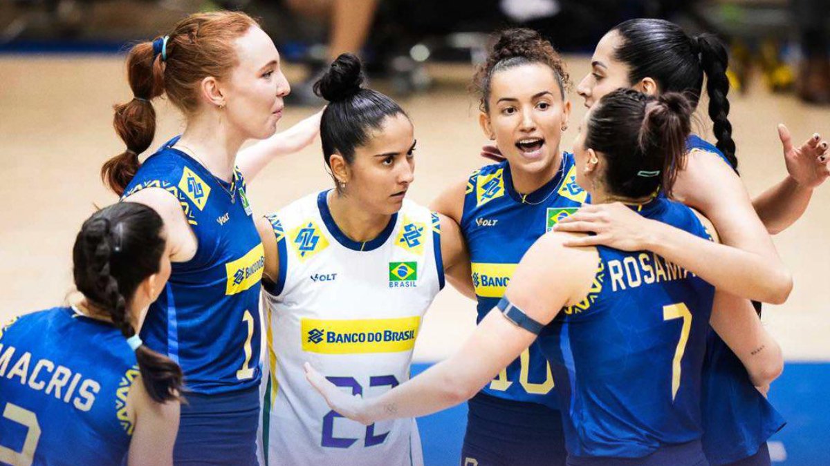 Jogadoras do Brasil comemoram ponto na VNL (foto: Divulgação/CBV)