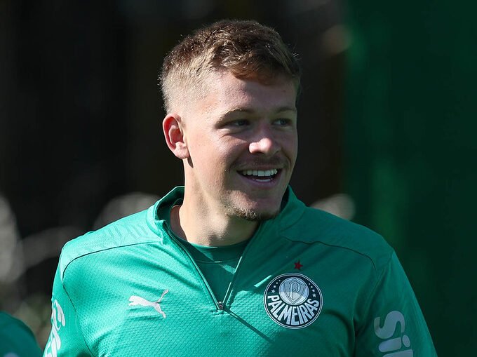 Bruno Fuchs sorri durante treino do Palmeiras (foto: Cesar Greco/Palmeiras)