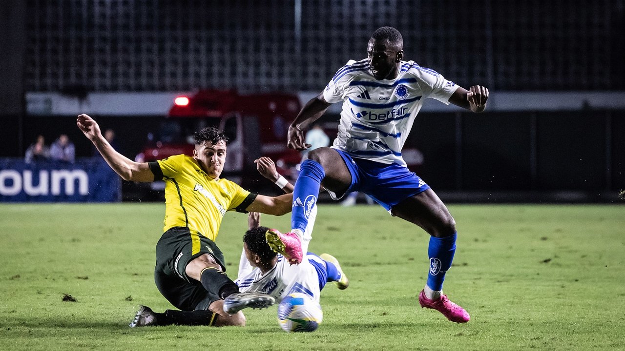 Jogo entre Cruzeiro e Defensa y Justicia (foto: Gustavo Aleixo/Cruzeiro)