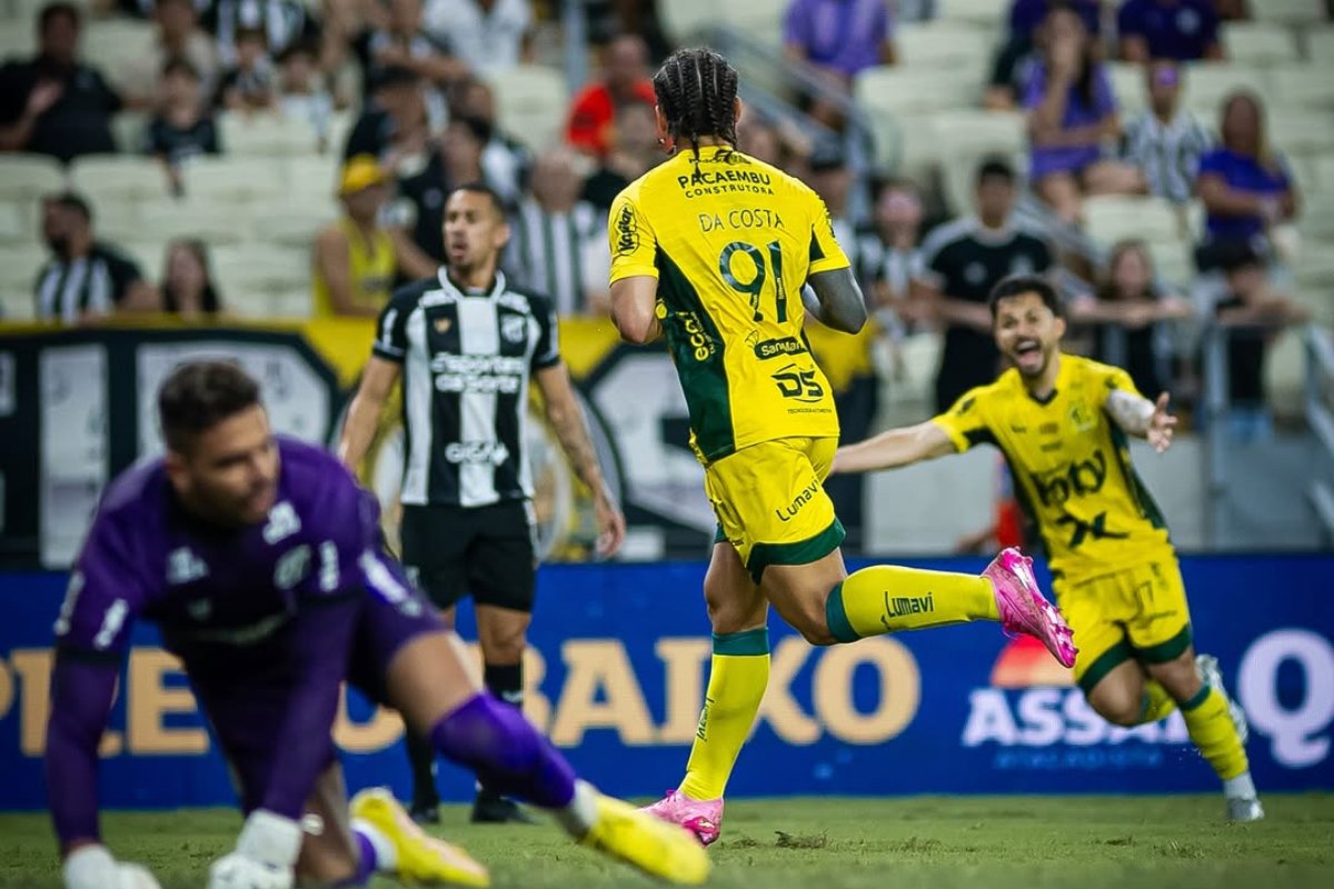 Chico da Costa comemora gol contra o Ceará (foto: Divulgação/Mirassol)