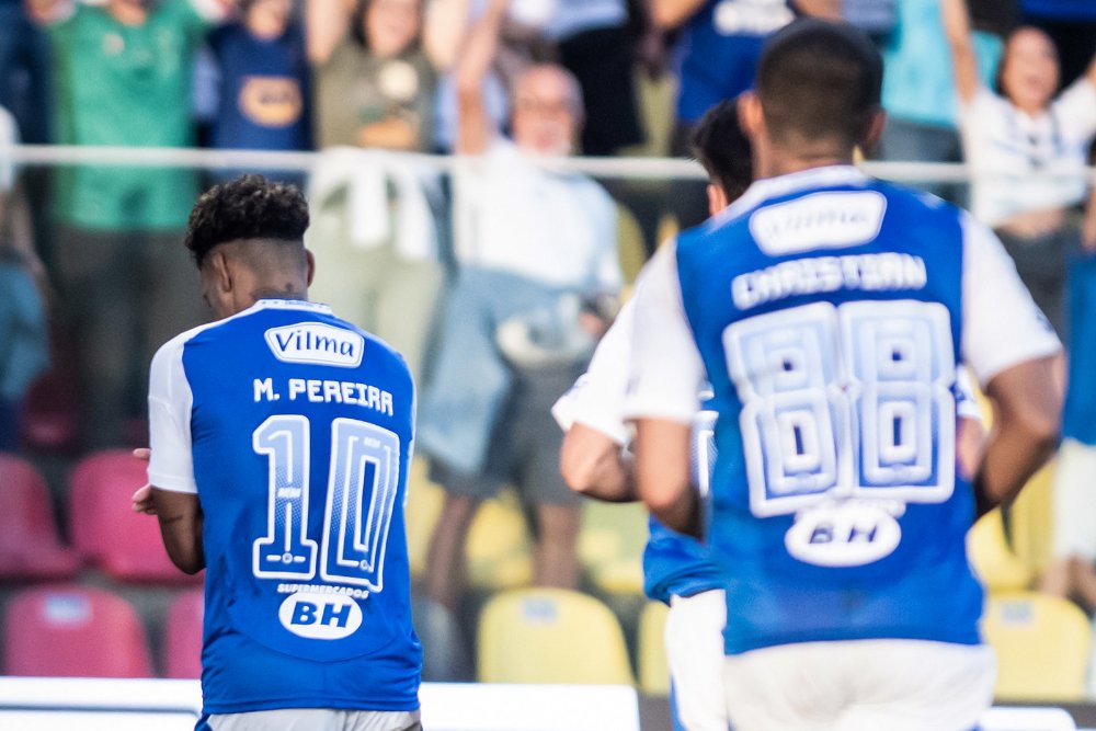 Matheus Pereira comemora gol do Cruzeiro sobre o Banfield (foto: Cruzeiro)