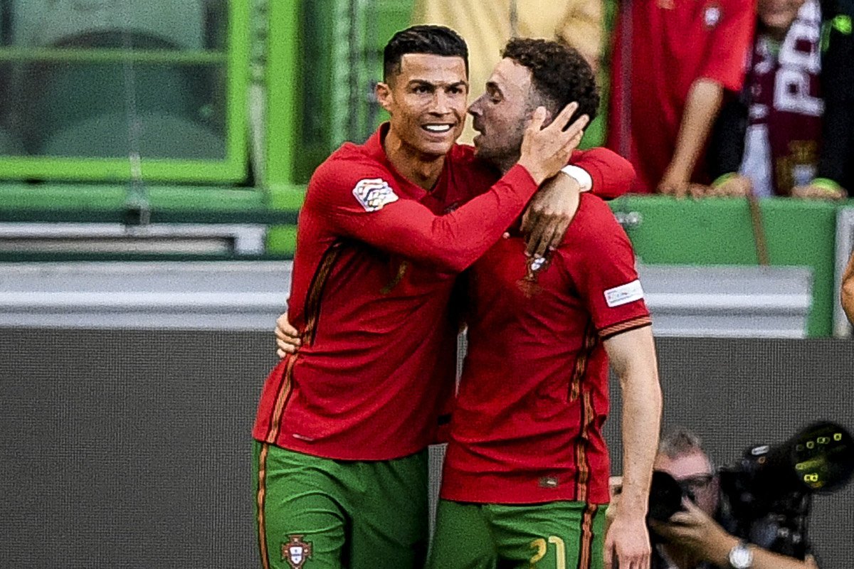 Juntos, Cristiano Ronaldo e Diogo Jota conquistaram dois títulos da Liga das Nações pela Seleção Portuguesa (foto: PATRICIA DE MELO MOREIRA/AFP)