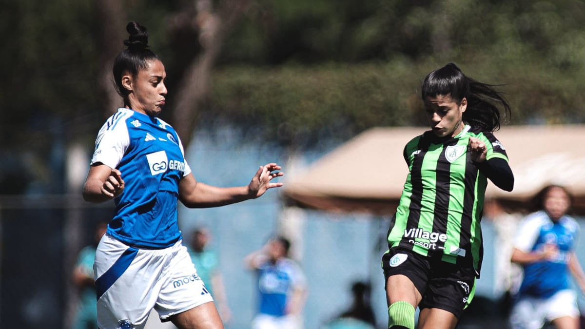 Jogadoras de Cruzeiro e América em jogo-treino na Toca da Raposa 1, em Belo Horizonte, nesta quinta-feira (31/7) (foto: Divulgação/Cruzeiro)