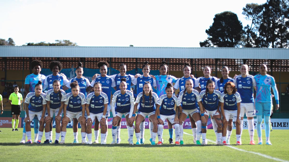 Equipe feminina do Cruzeiro (foto: Gustavo Martins/Cruzeiro)