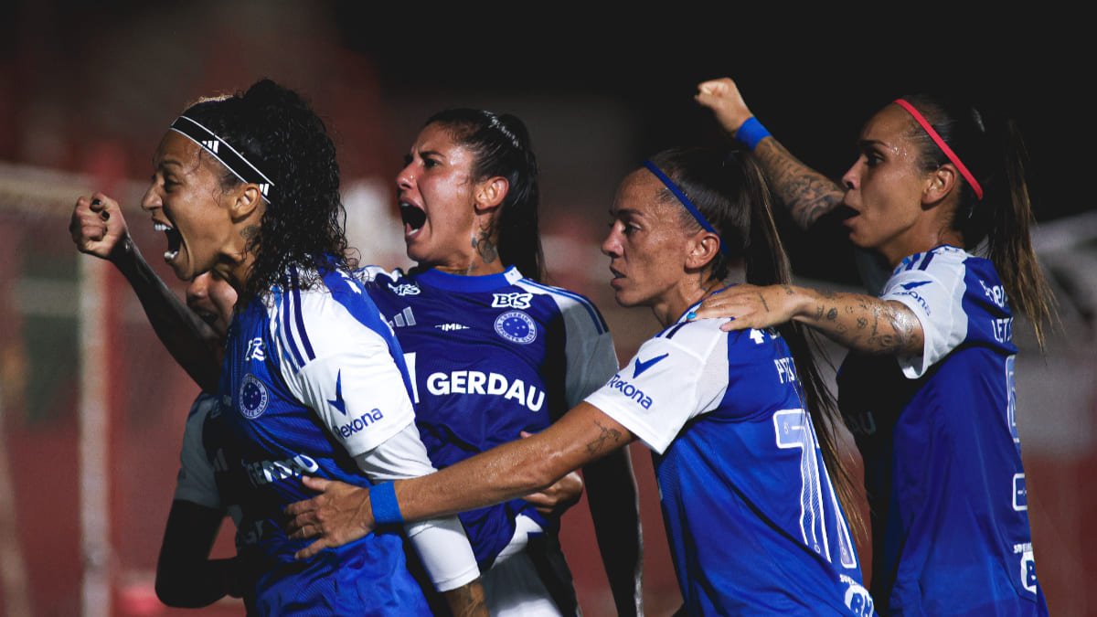 Jogadoras do Cruzeiro celebrando gol no Campeonato Brasileiro Feminino (foto: Gustavo Martins/Cruzeiro)