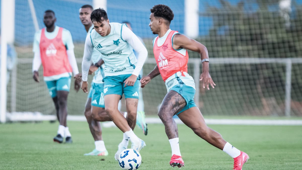 Jogadores do Cruzeiro em treinamento na Toca da Raposa 2, em Belo Horizonte (foto: Gustavo Aleixo/Cruzeiro)