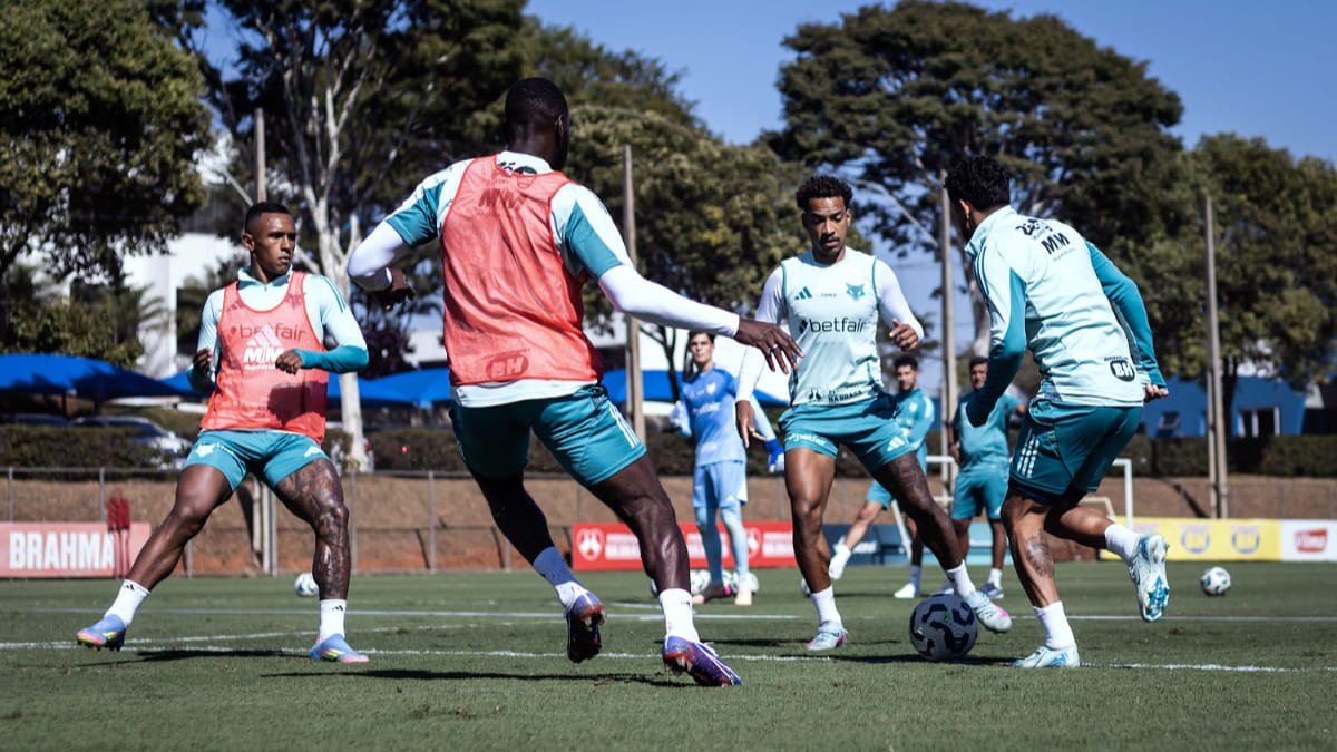 Jogadores do Cruzeiro em treinamento na Toca da Raposa 2, em Belo Horizonte (foto: Gustavo Aleixo/Cruzeiro)