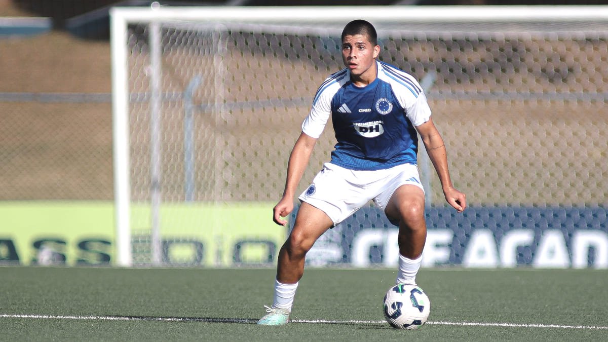 Cauan Baptistella, meio-campista da base do Cruzeiro (foto: Gustavo Martins/Cruzeiro)