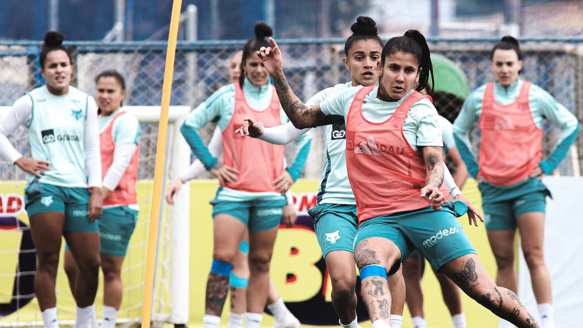 Jogadoras do Cruzeiro em treinamento na Toca da Raposa 1, em Belo Horizonte (foto: Gustavo Martins/Cruzeiro)