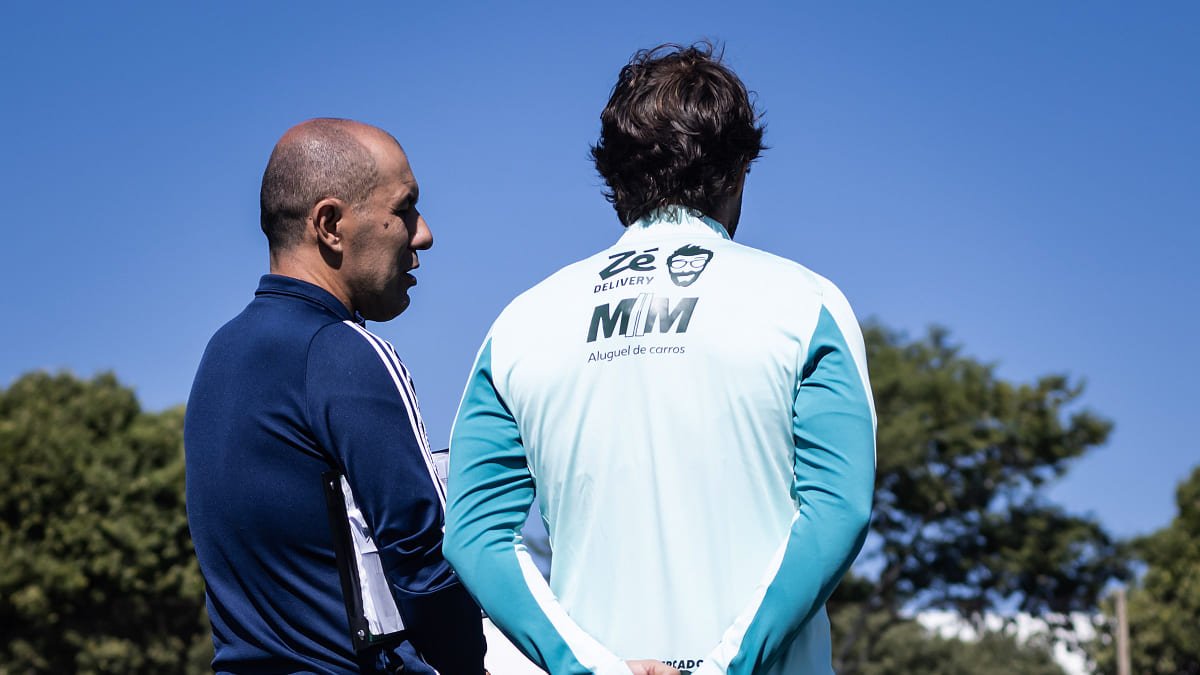 Leonardo Jardim, técnico do Cruzeiro, ao lado de Lucas Silva, volante (foto: Gustavo Aleixo/Cruzeiro)