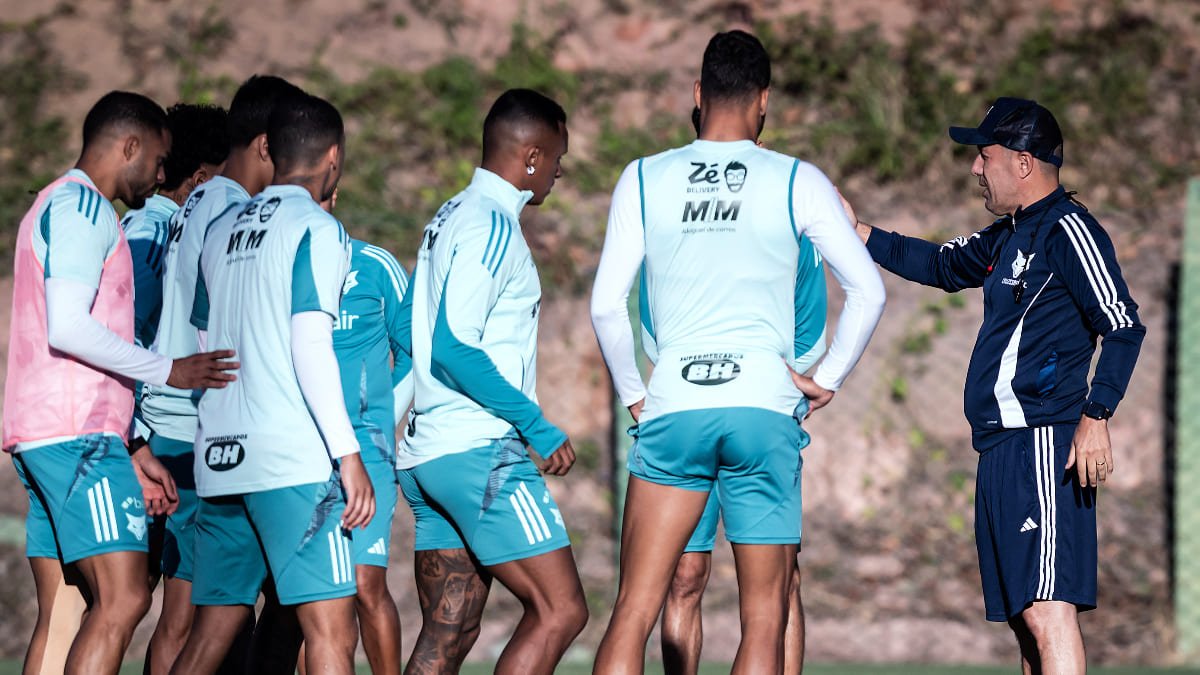 Leonardo Jardim, técnico do Cruzeiro, em treinamento (foto: Gustavo Aleixo/Cruzeiro)