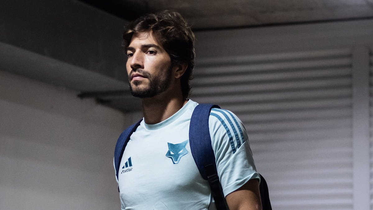 O volante Lucas Silva pertence ao Cruzeiro até o fim de 2027 (foto: Gustavo Aleixo/Cruzeiro)