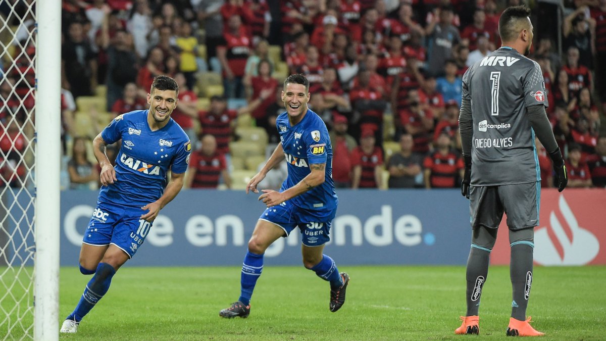 Arrascate comemorando gol do Cruzeiro sobre o Flamengo em agosto de 2018, no Maracanã, pela ida das oitavas de final da Libertadores (foto: André Fabiano/AFP)