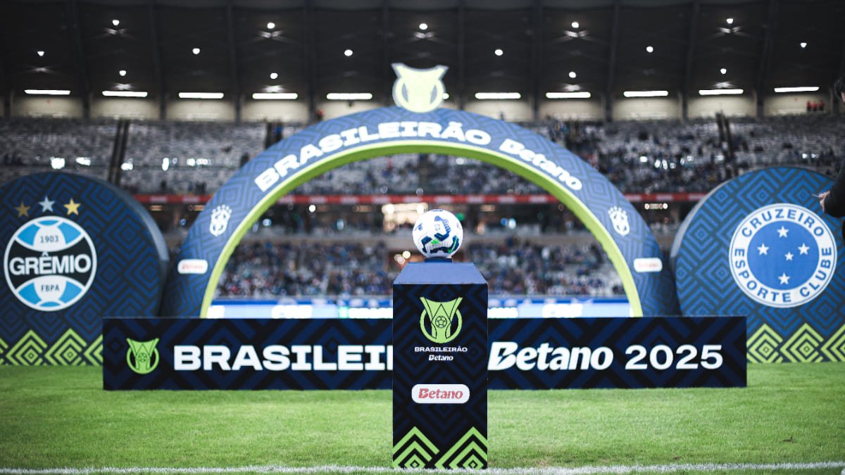 Escudos de Grêmio e Cruzeiro no Mineirão (foto: Gustavo Martins/Cruzeiro)