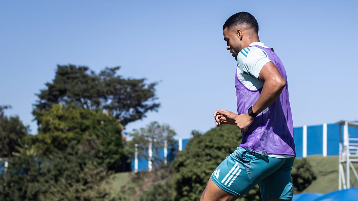 Wanderson, atacante do Cruzeiro, em treinamento na Toca da Raposa 2 (foto: Gustavo Aleixo/Cruzeiro)