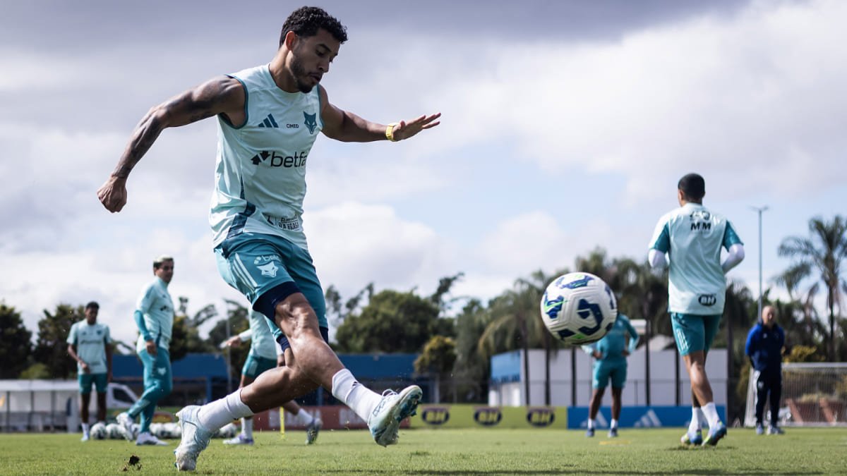 William, lateral-direito do Cruzeiro, em treinamento na Toca da Raposa (foto: Gustavo Aleixo/Cruzeiro)