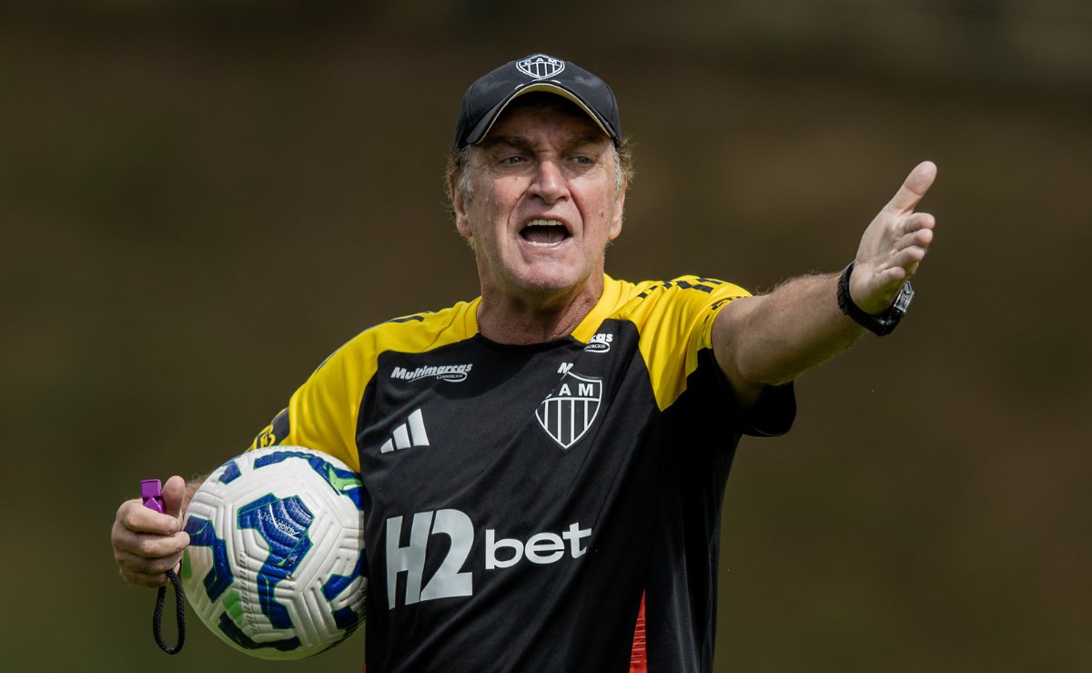 Cuca, técnico do Atlético, durante treinamento na Cidade do Galo (4/7) (foto: Pedro Souza/Atlético)
