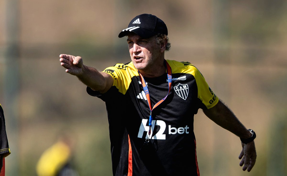 Cuca durante treinamento do Atlético na Cidade do Galo (foto: Pedro Souza/Atlético)