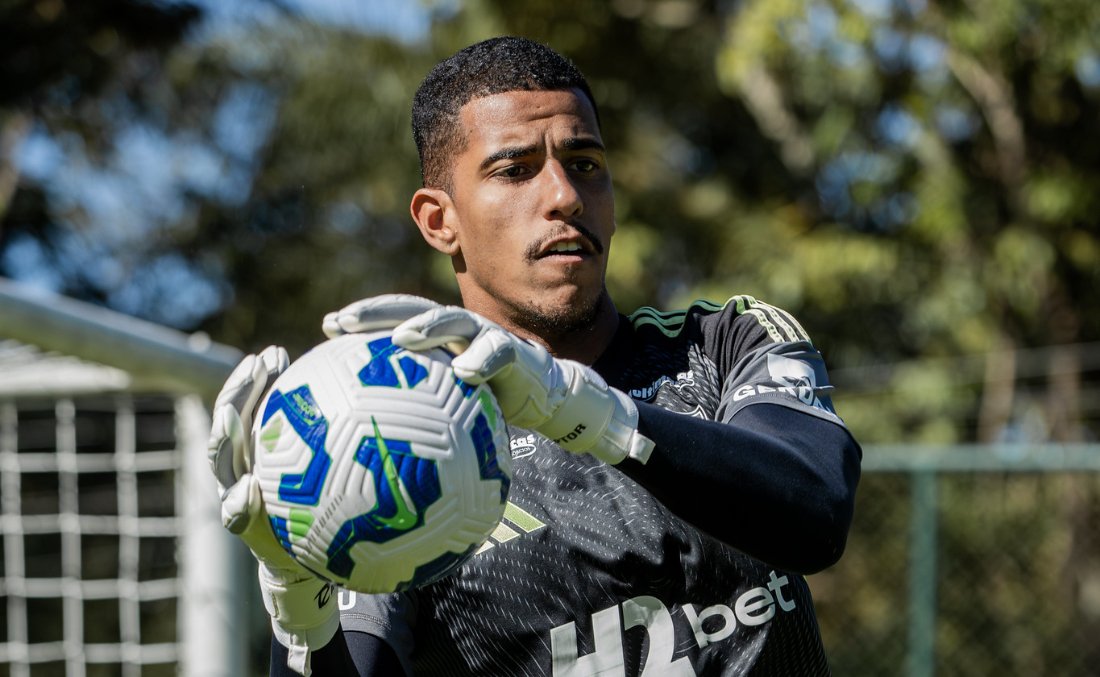 Gabriel Delfim, goleiro do Atlético, durante treinamento na Cidade do Galo (9/7/2025) (foto: Pedro Souza/Atlético)