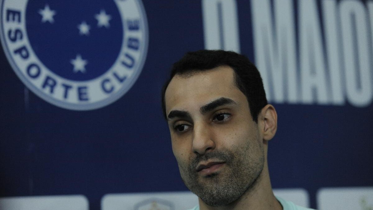 Douglas Souza, ponteiro do Cruzeiro (foto: Alexandre Guzanshe/EM/D.A Press)