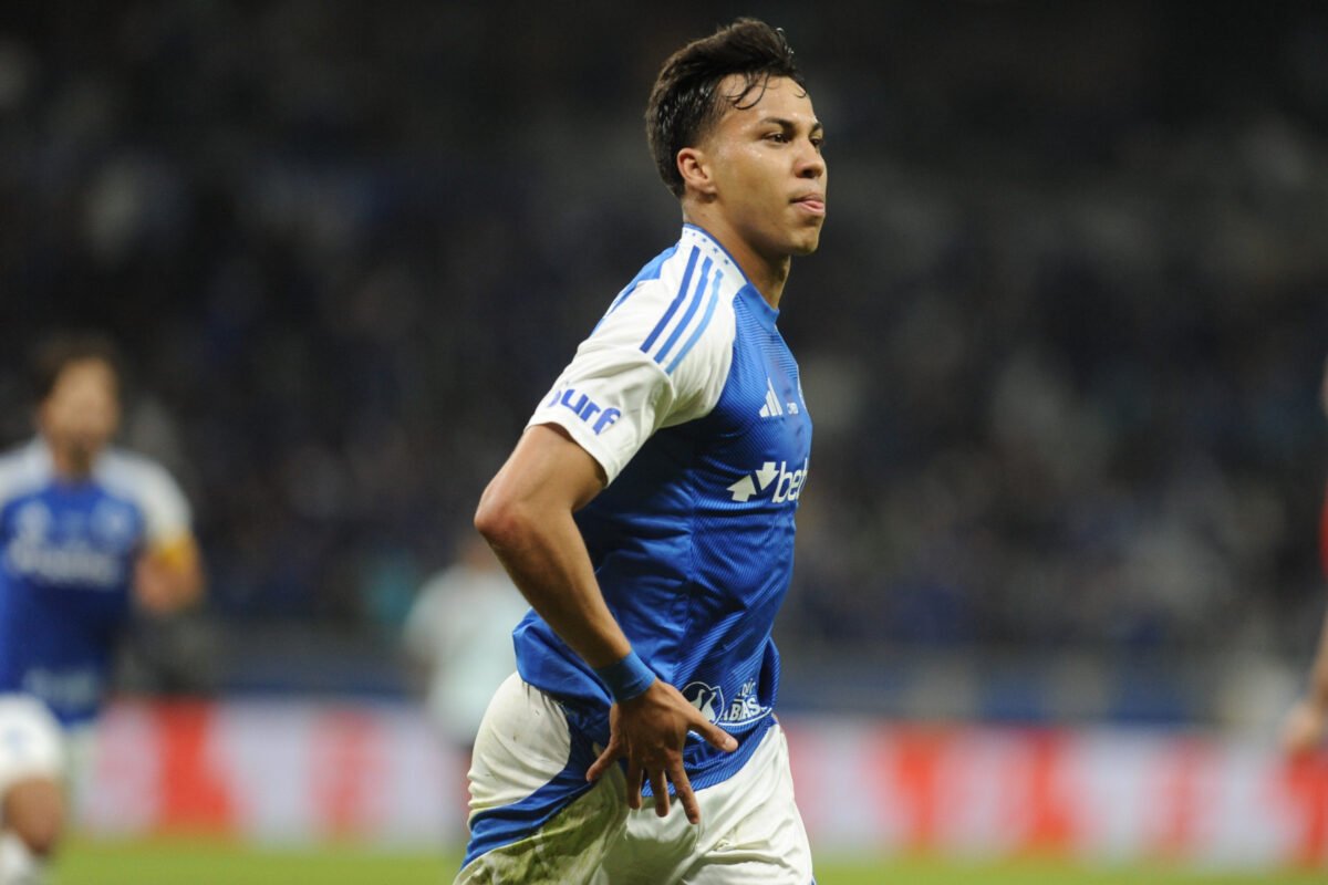 Kaio Jorge comemora gol na vitória do Cruzeiro sobre o Grêmio, no Mineirão, pelo Campeonato Brasileiro (foto: Alexandre Guzanshe/EM/D.A Press)