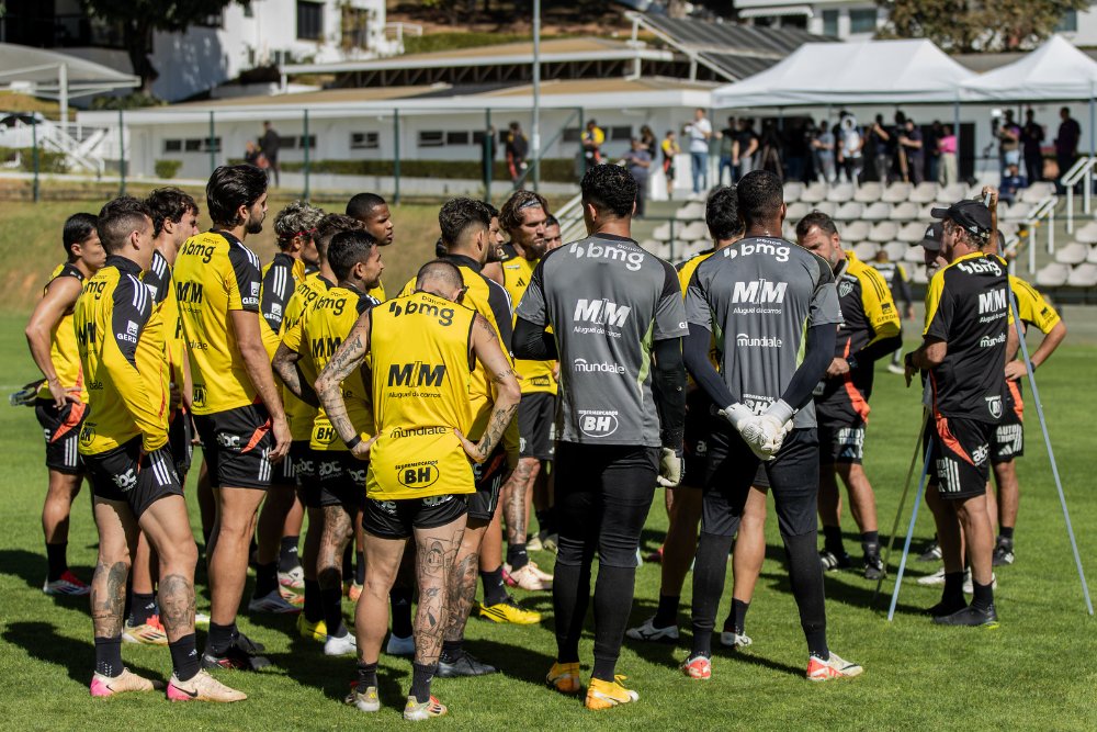 Jogadores do Atlético se reúnem com Cuca na Cidade do Galo (foto: Pedro Souza/Atlético)