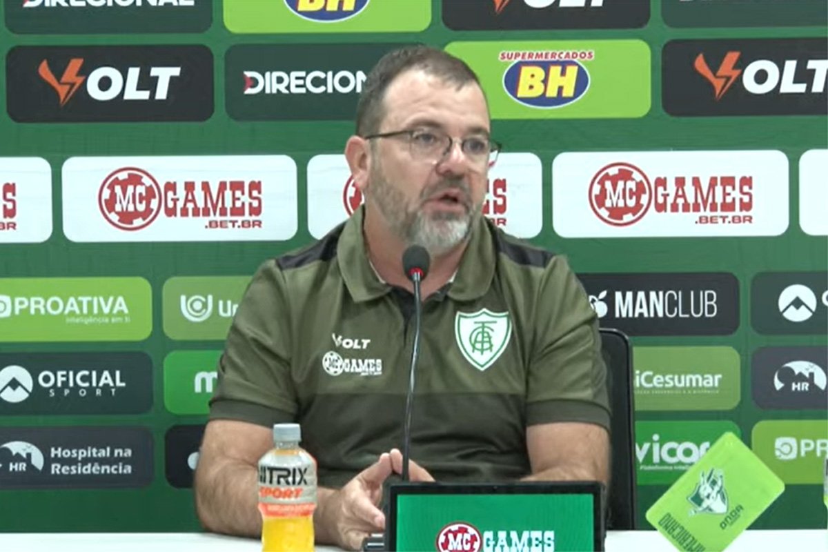 Enderson Moreira, técnico do América (foto: Reprodução/TV Coelho)