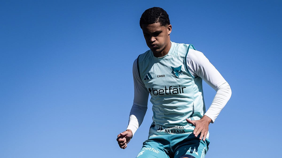 Kauã Prates, lateral-esquerdo do Cruzeiro, em treinamento (foto: Gustavo Aleixo/Cruzeiro)