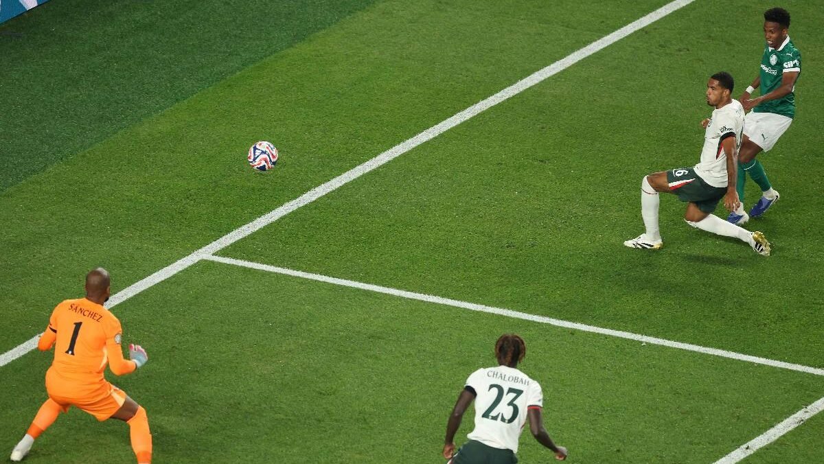 Estêvão marcou golaço sem ângulo contra o Chelsea, seu futuro clube, no Mundial (foto: AL BELLO/AFP)