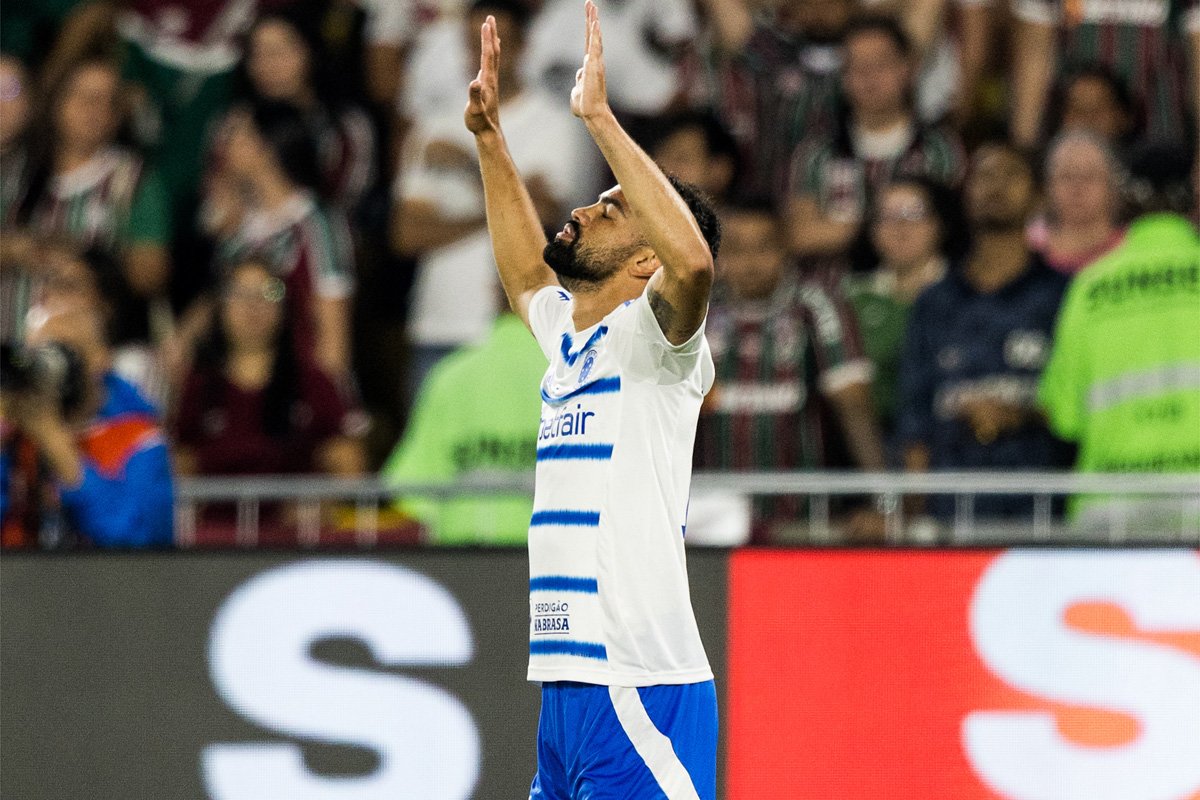 Fabrício Bruno celebra gol de cabeça pelo Cruzeiro contra o Fluminense (foto: Rodrigo Ferreira /Cruzeiro)