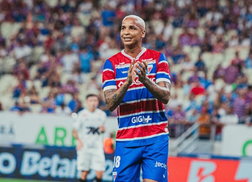 Deyverson se lamenta em jogo do Fortaleza (foto: Divulgação/Fortaleza)
