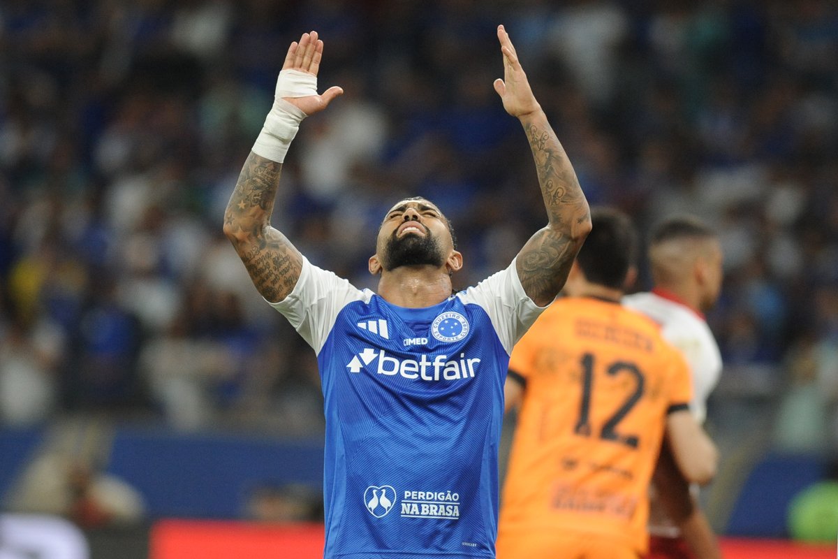 Gabigol em lance da partida entre Cruzeiro e CRB, no Mineirão, pela Copa do Brasil (foto: Alexandre Guzanshe/EM/D.A Press)