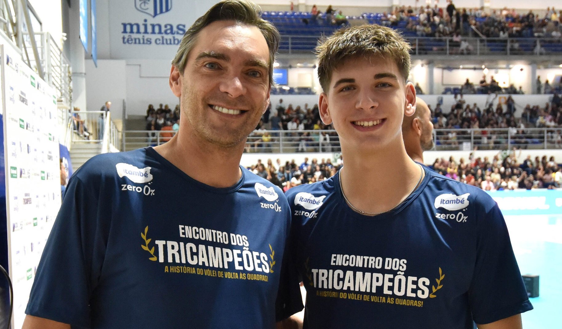 Ex-jogador de vôlei Giba e o filho Patrick, jogador da base do Athletico-PR (foto: Ramon Lisboa/EM/D.A Press)