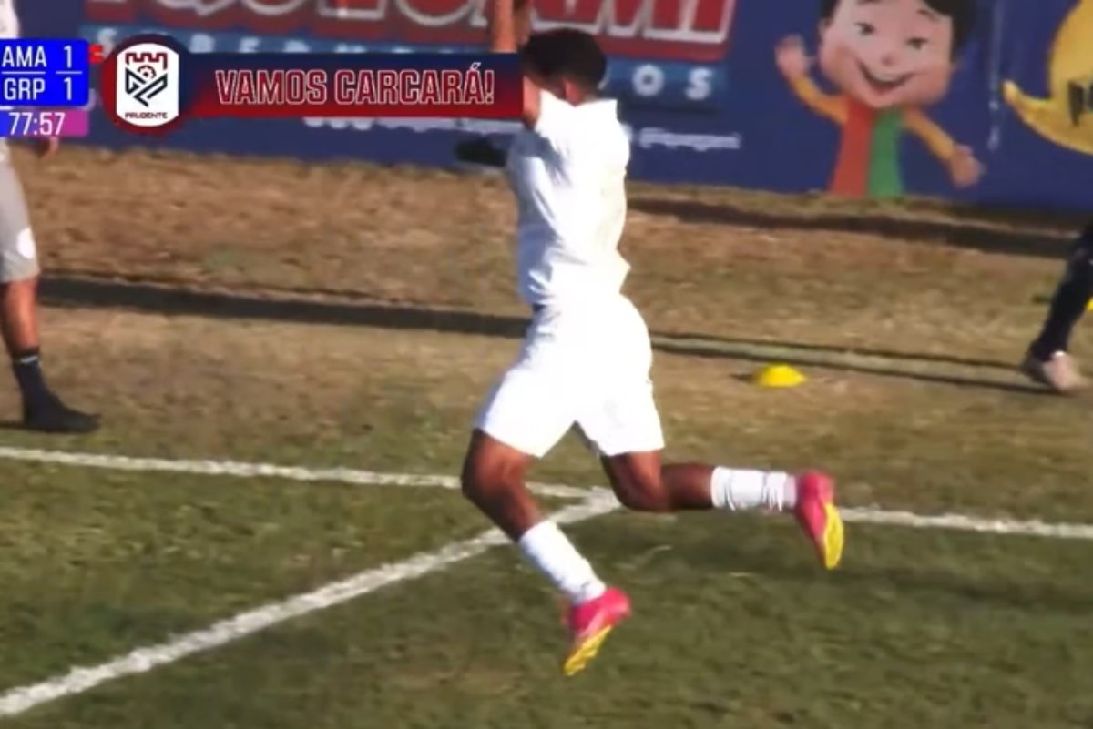 Kesley se lesionou na aterrissagem da comemoração 'à la' Cristiano Ronaldo (foto: Reprodução/Youtube FPF)