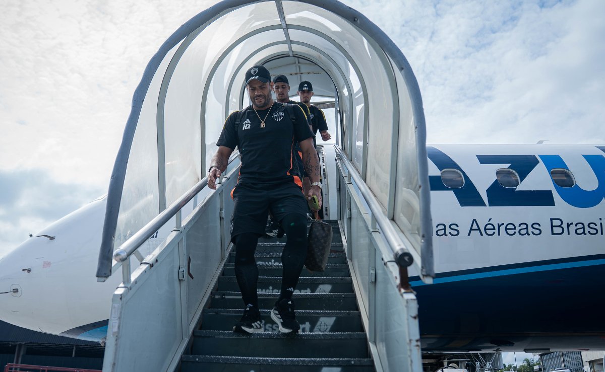 Hulk durante viagem do Atlético para Santos, em 15 de abril de 2025 (foto: Pedro Souza/Atlético)