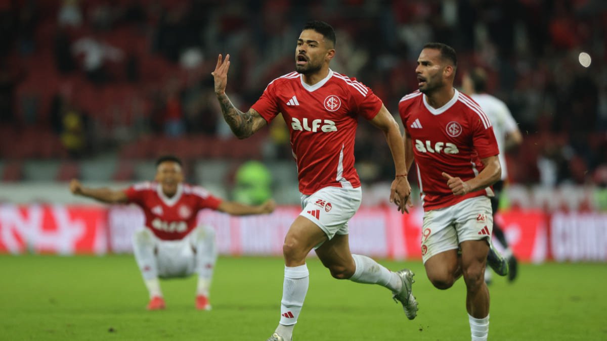 Bruno Tabata, atacante do Internacional, comemorando gol sobre o Vitória, pelo Campeonato Brasileiro (foto: Ricardo Duarte/Internacional)